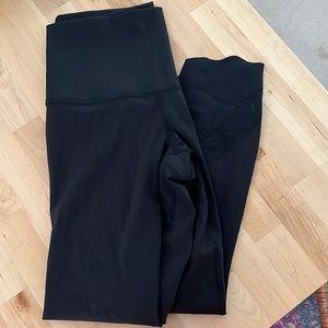 Black lulu capris leggings